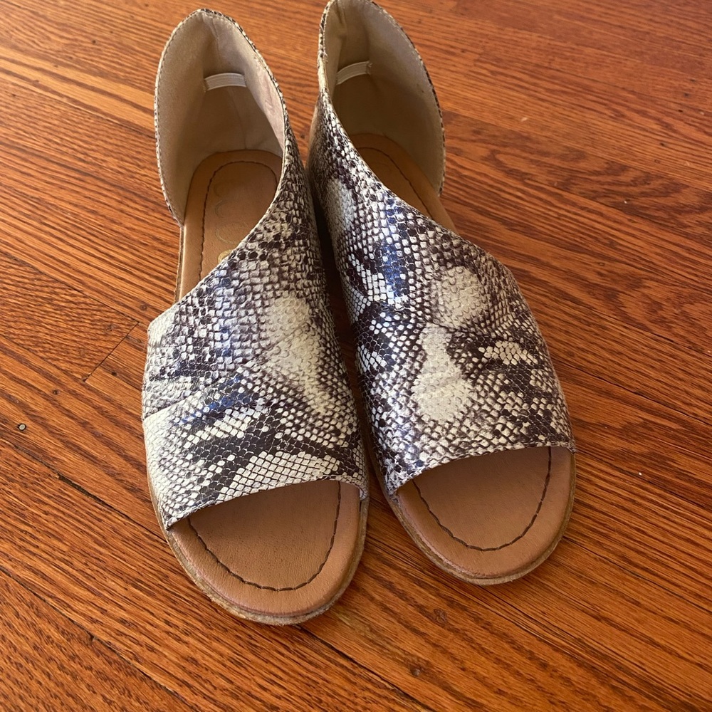 FREE with bundle - Snake print open toe shoes
